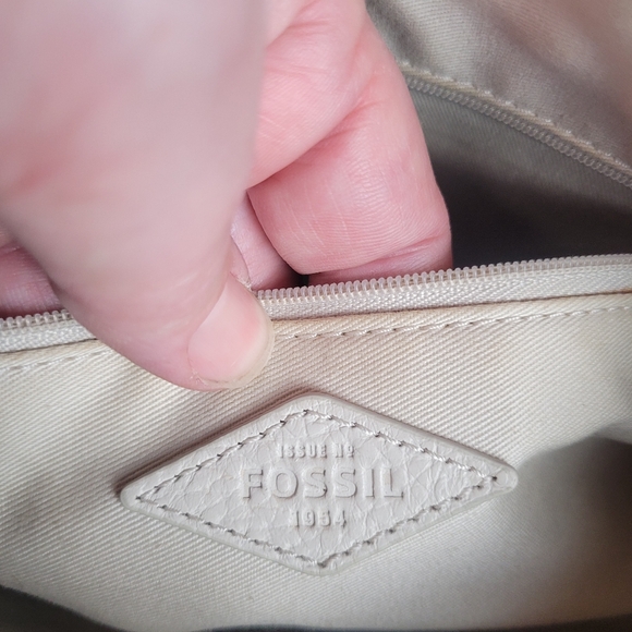 Fossil Kinsley Ivory Brown Leather Crossbody Bag - Picture 15 of 16